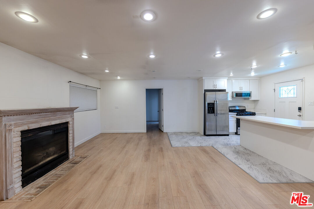 837 Sunset Ave