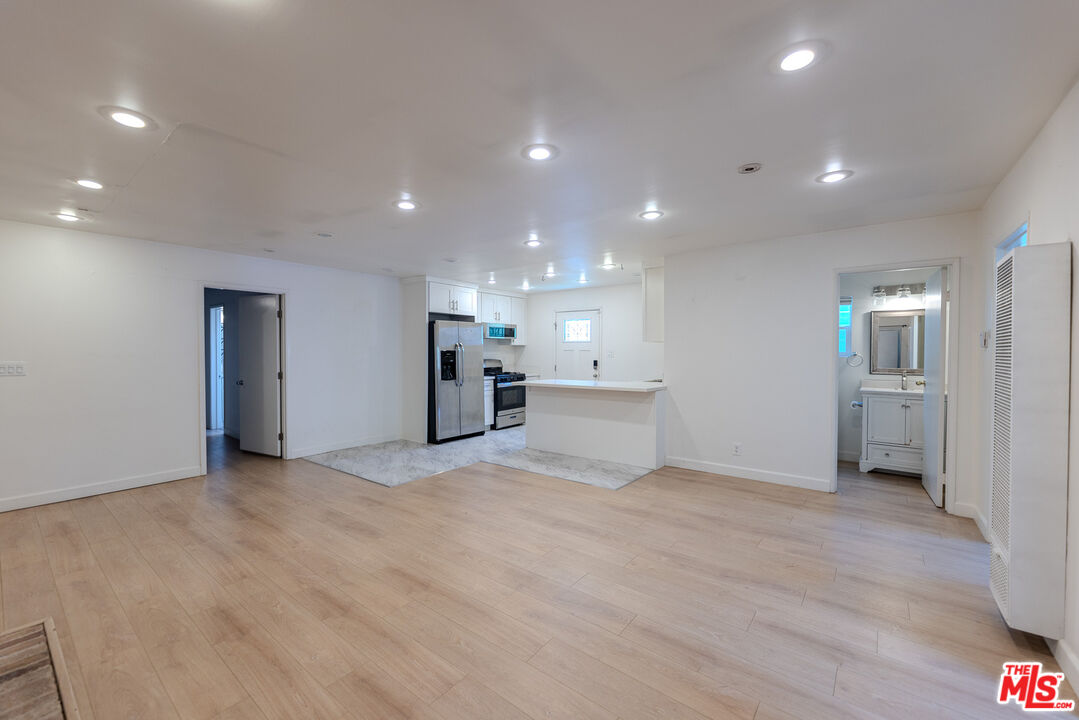 837 Sunset Ave