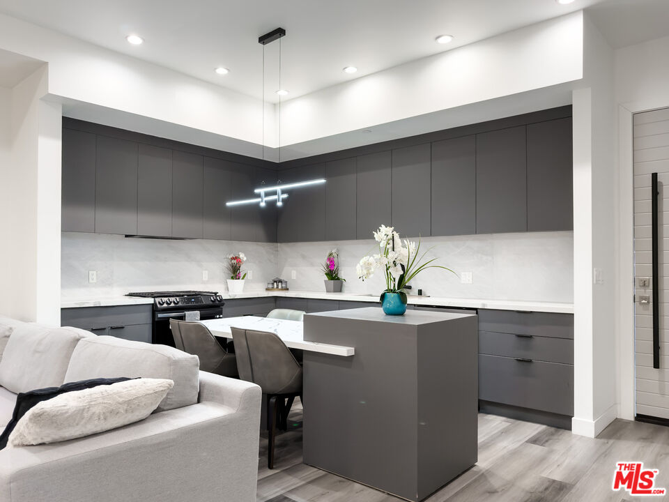 13356 Beach Ave Unit: 1/2