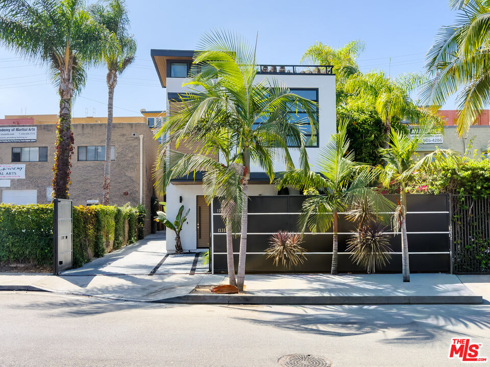 13356 Beach Ave Unit: 1/2