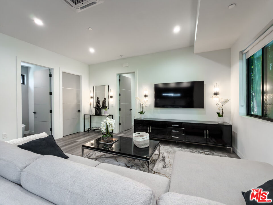 13356 Beach Ave Unit: 1/2