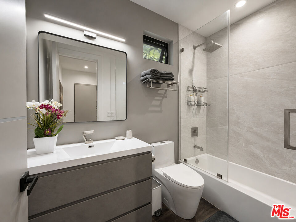 13356 Beach Ave Unit: 1/2