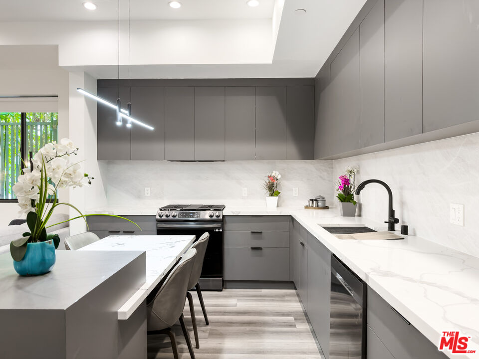 13356 Beach Ave Unit: 1/2