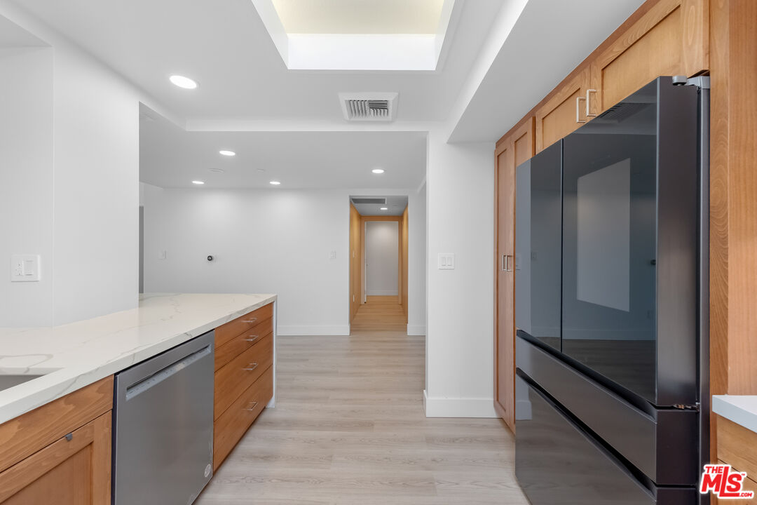 13600 Marina Pointe Dr Unit: 907
