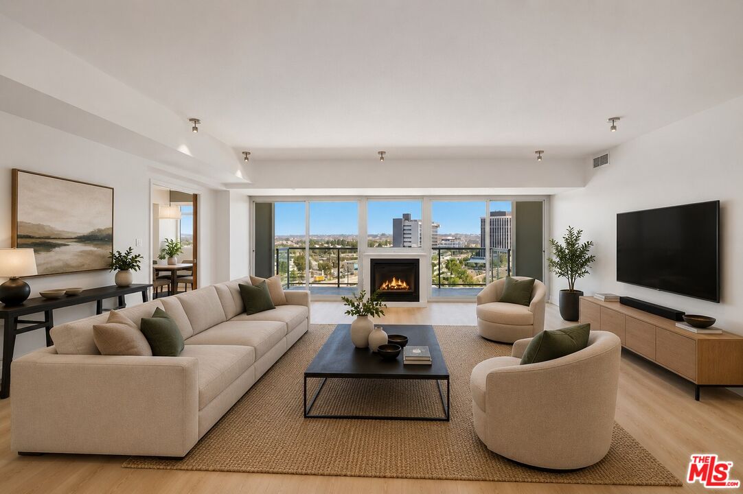 13600 Marina Pointe Dr Unit: 907