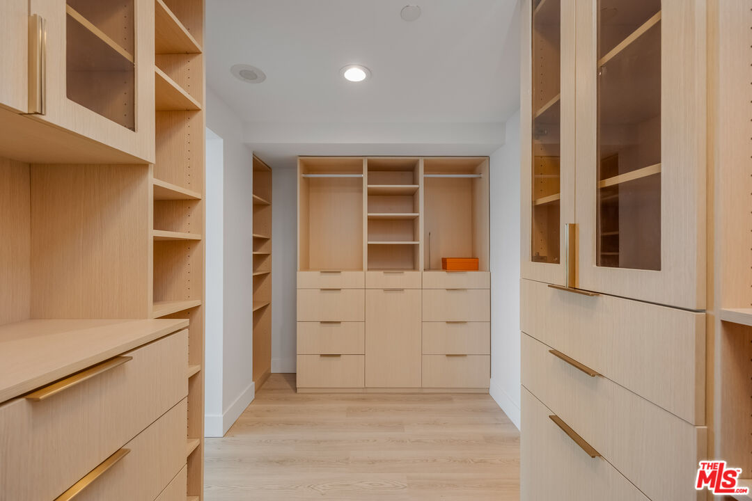 13600 Marina Pointe Dr Unit: 907