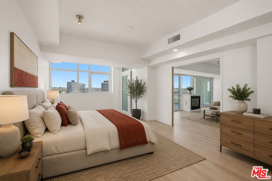 13600 Marina Pointe Dr Unit: 907
