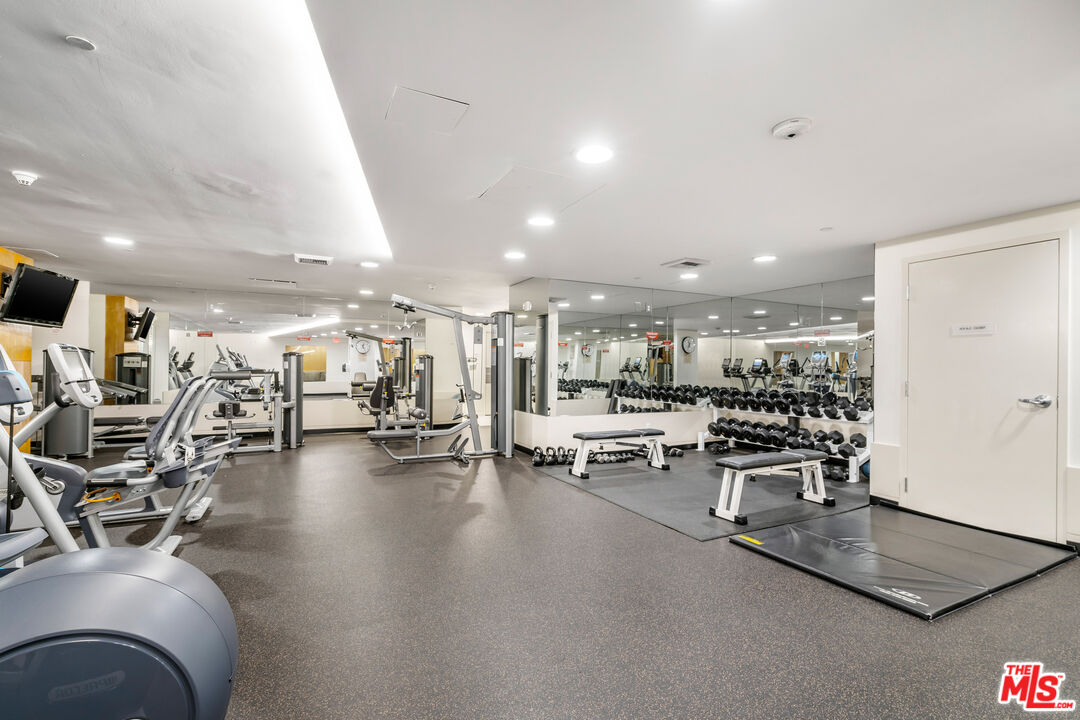 13600 Marina Pointe Dr Unit: 907
