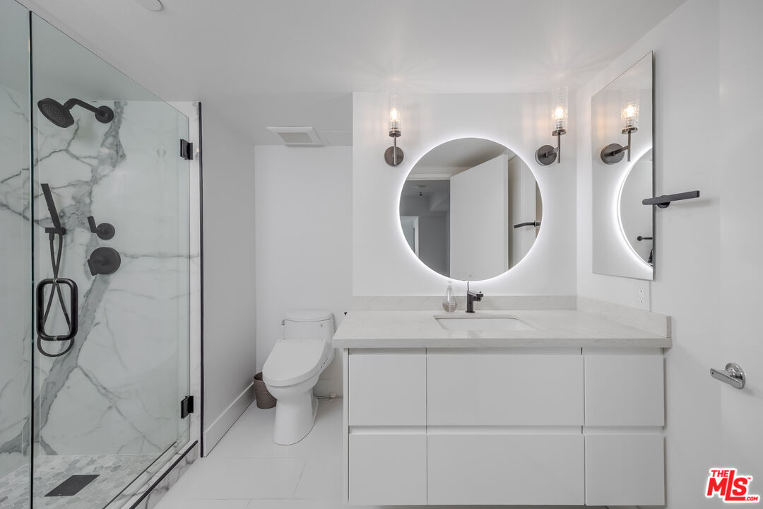 13600 Marina Pointe Dr Unit: 907