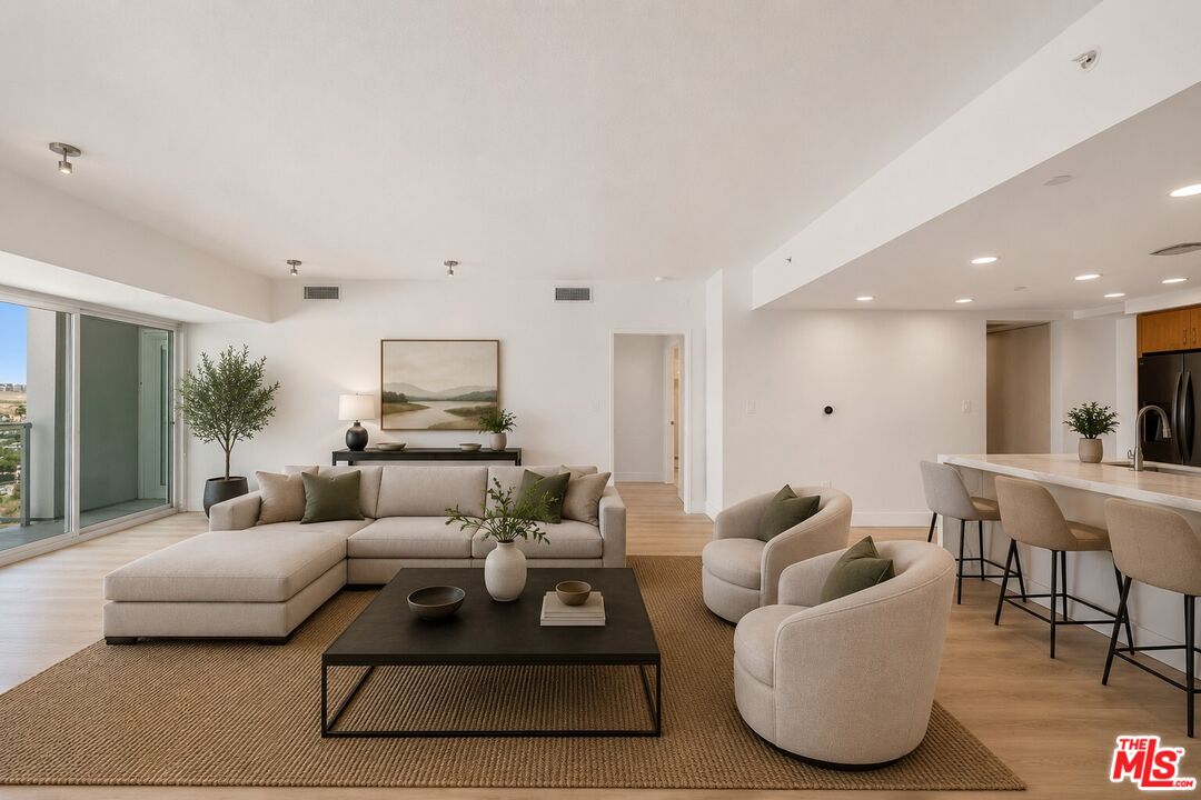 13600 Marina Pointe Dr Unit: 907