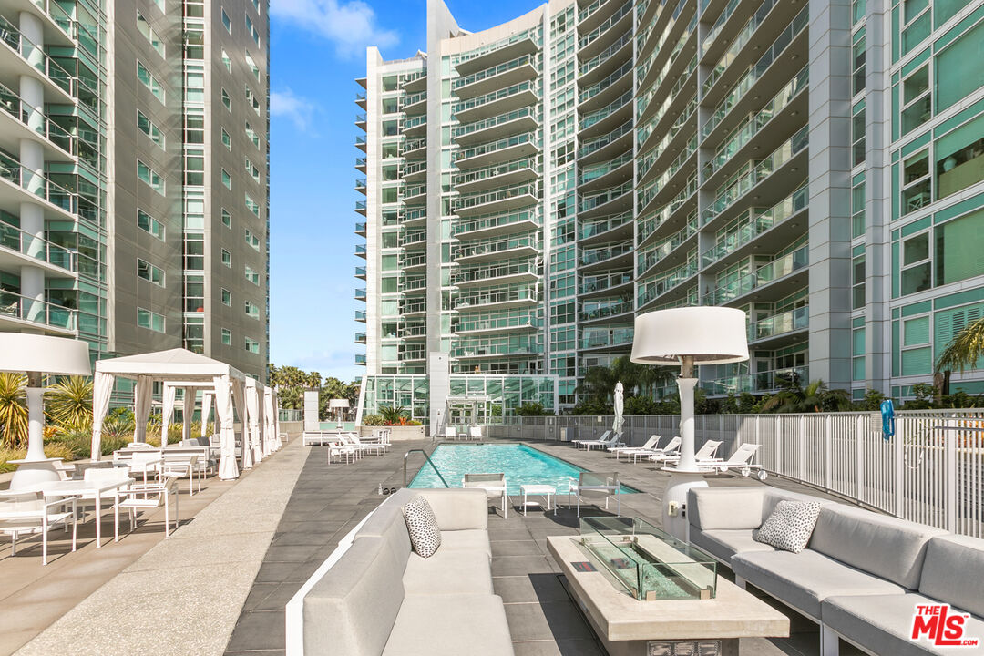 13600 Marina Pointe Dr Unit: 907