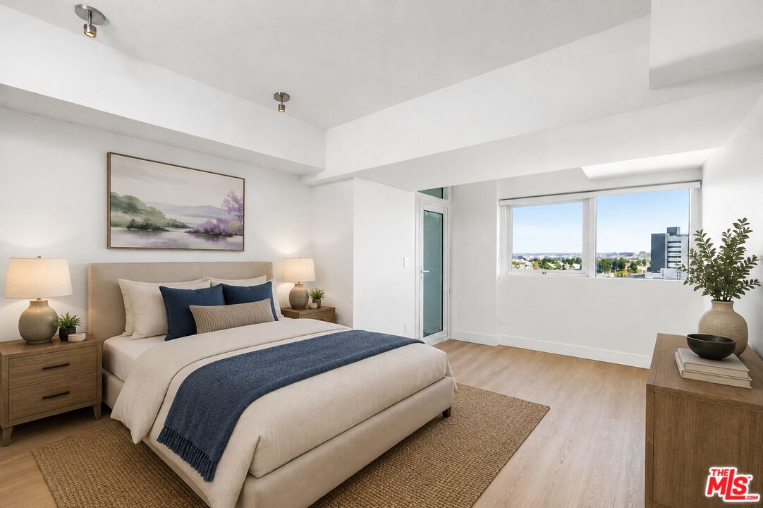 13600 Marina Pointe Dr Unit: 907