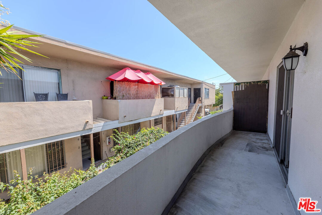 1426 S Orange Grove Ave