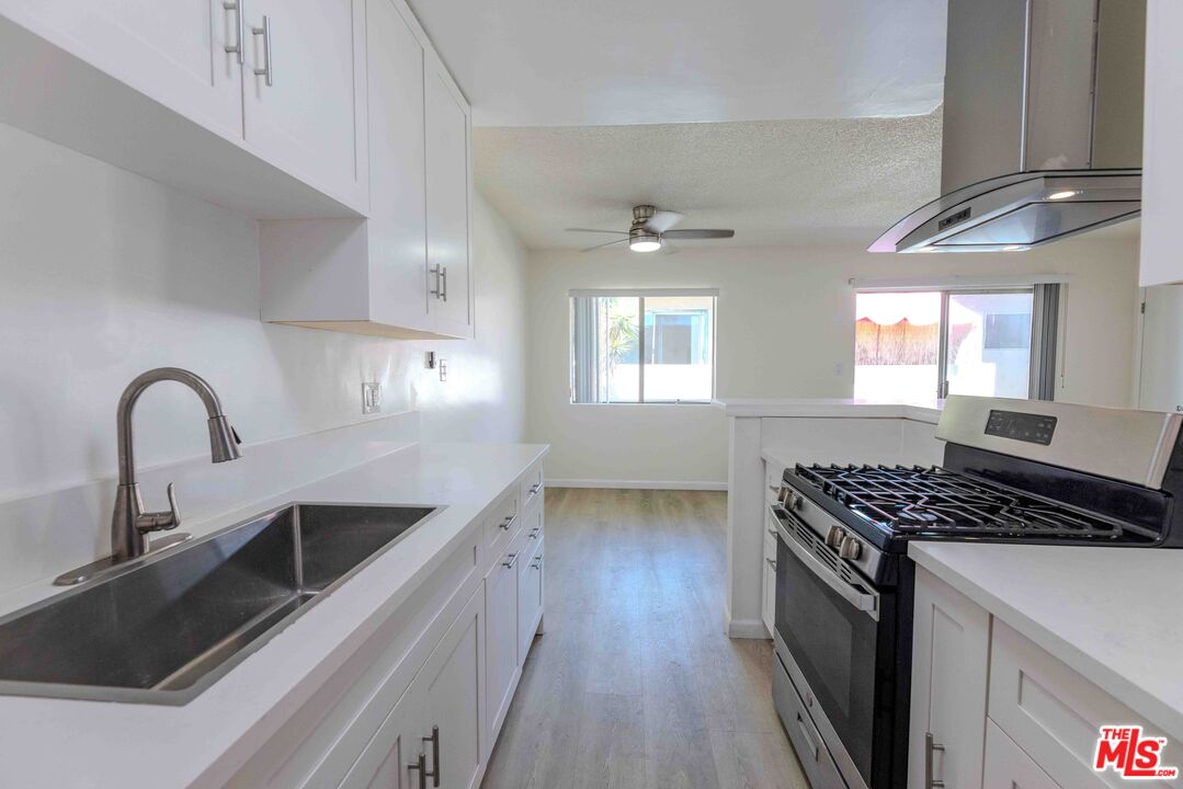 1426 S Orange Grove Ave