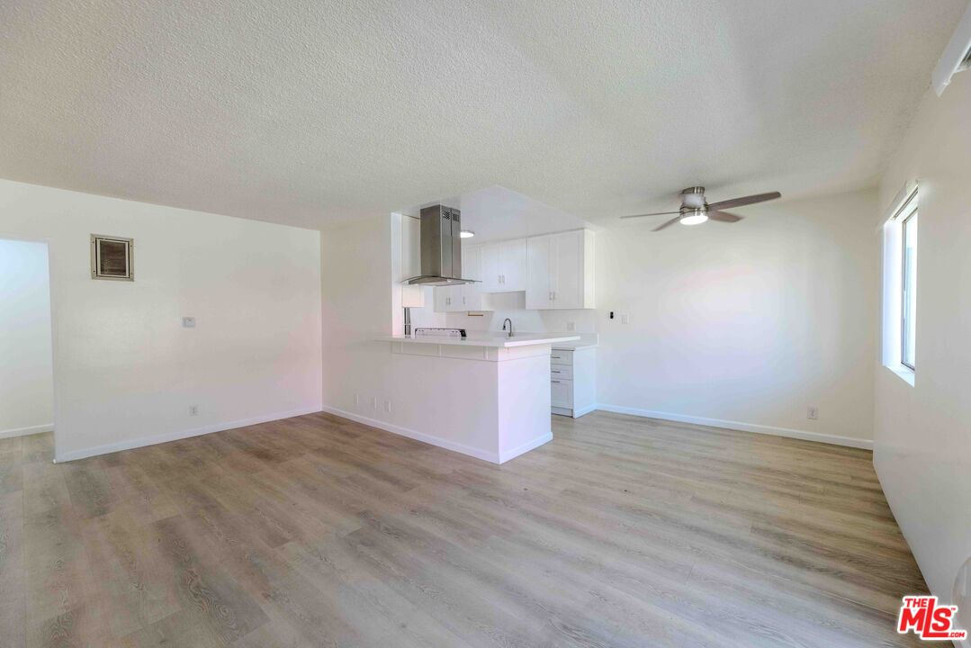 1426 S Orange Grove Ave