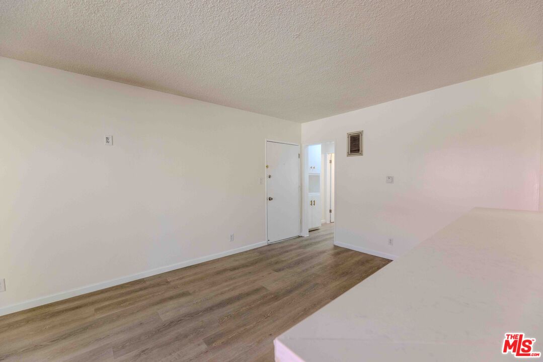 1426 S Orange Grove Ave