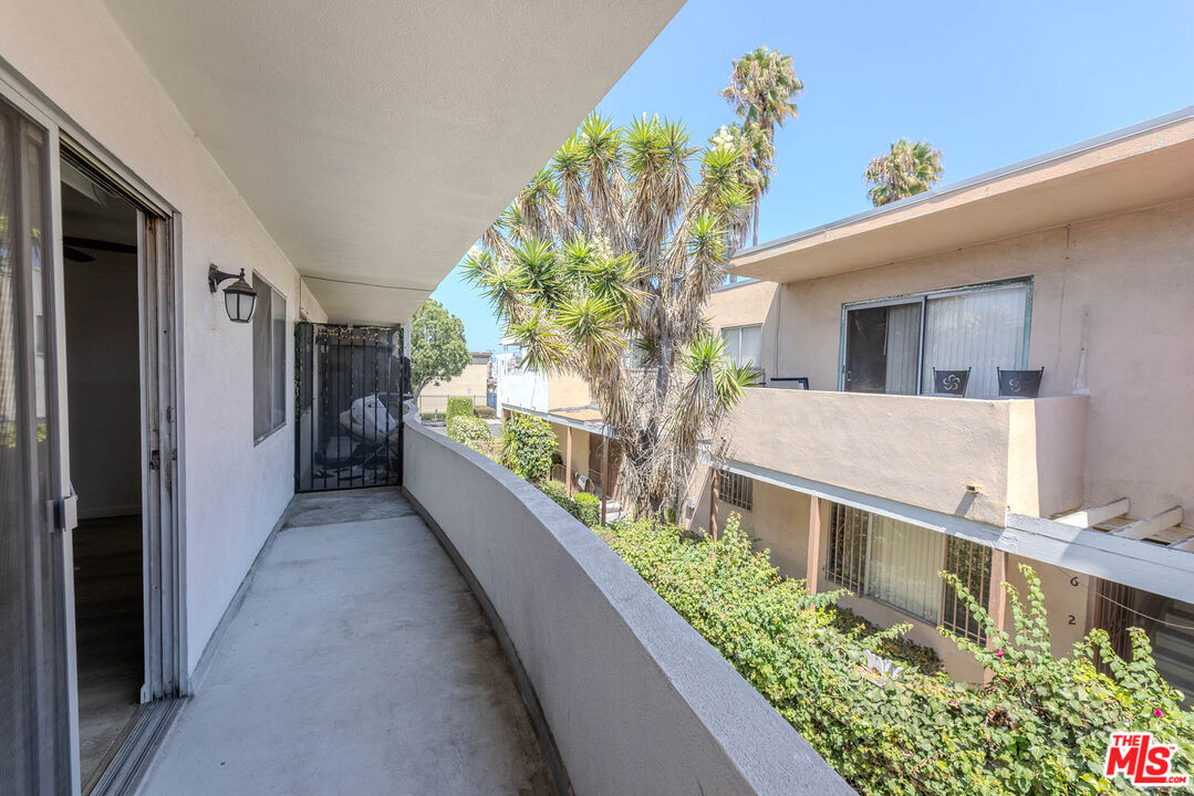 1426 S Orange Grove Ave