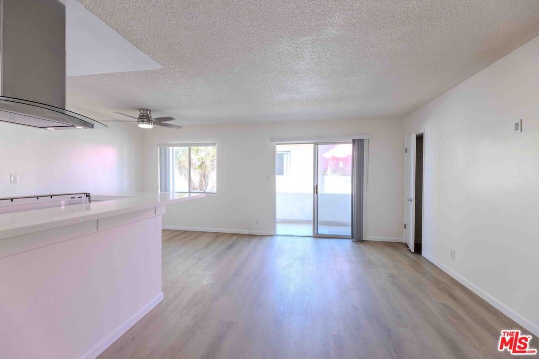 1426 S Orange Grove Ave