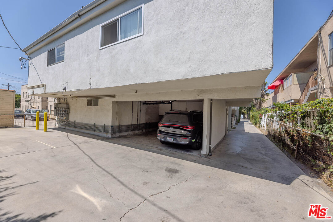 1426 S Orange Grove Ave