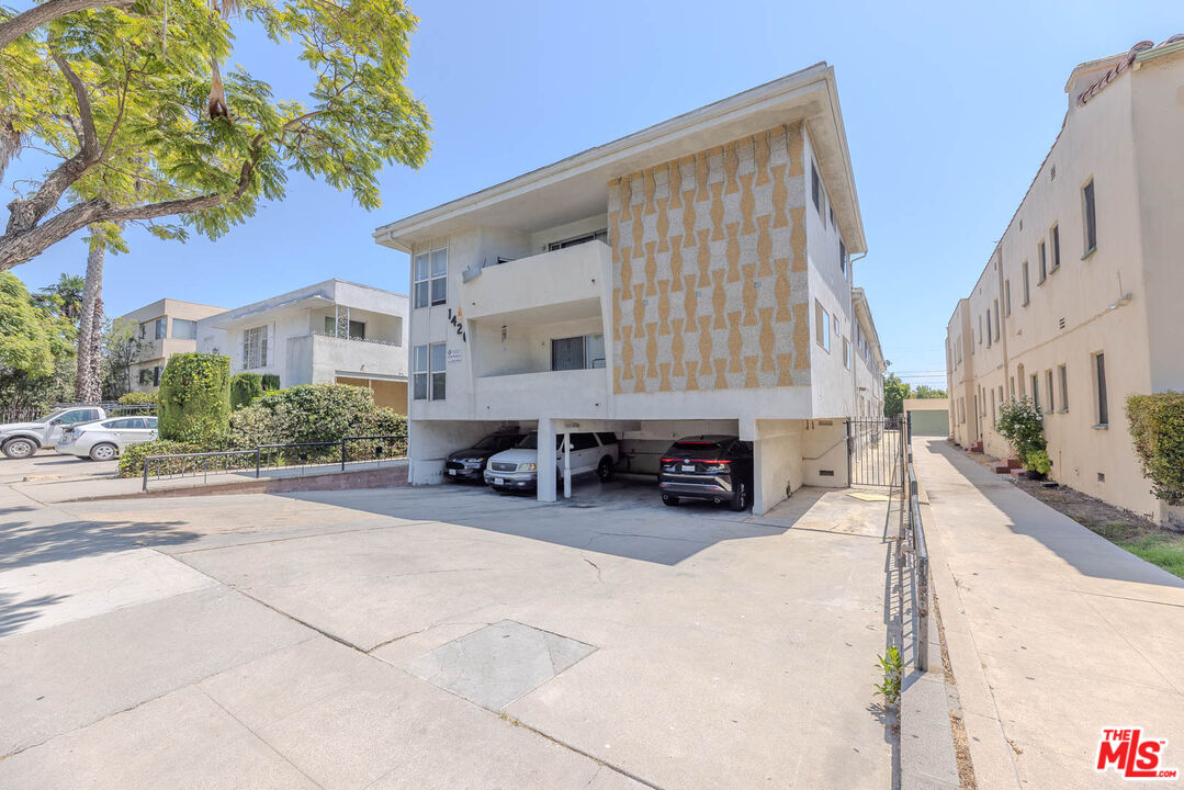 1426 S Orange Grove Ave