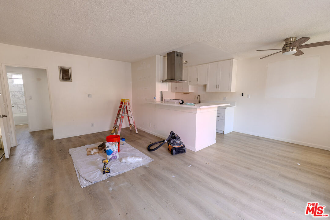 1426 S Orange Grove Ave