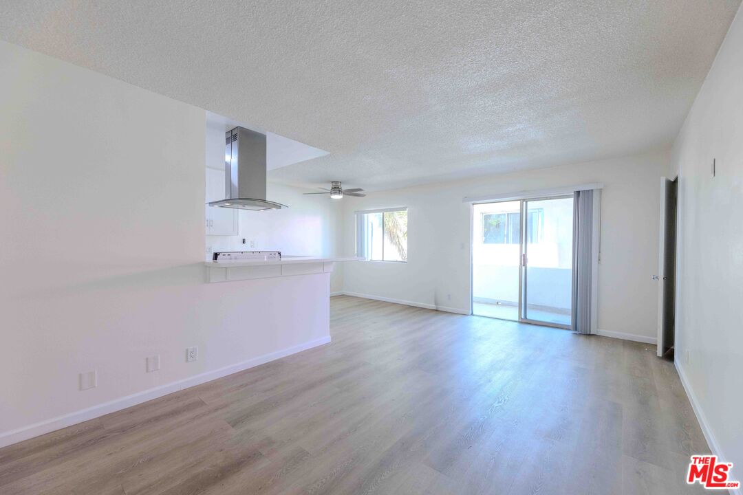 1426 S Orange Grove Ave