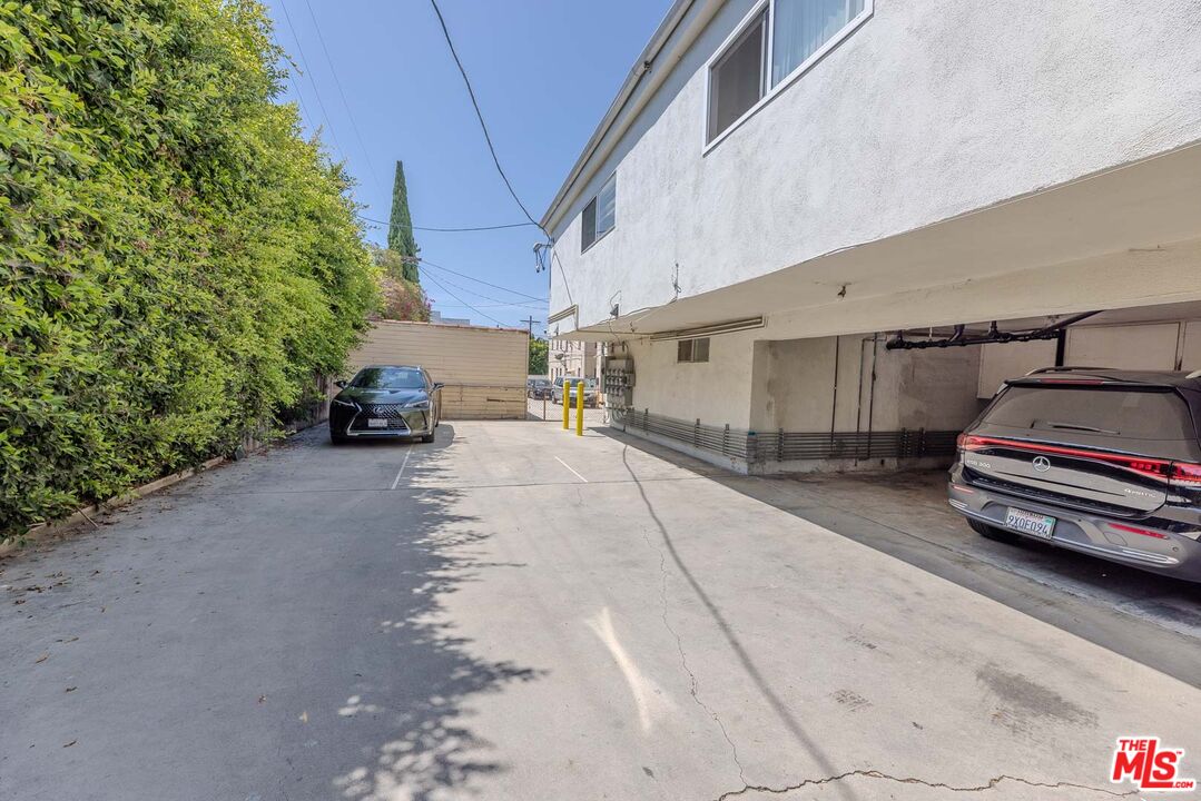 1426 S Orange Grove Ave