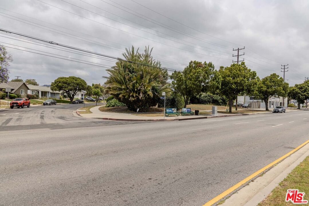 1848 S Ogden Dr