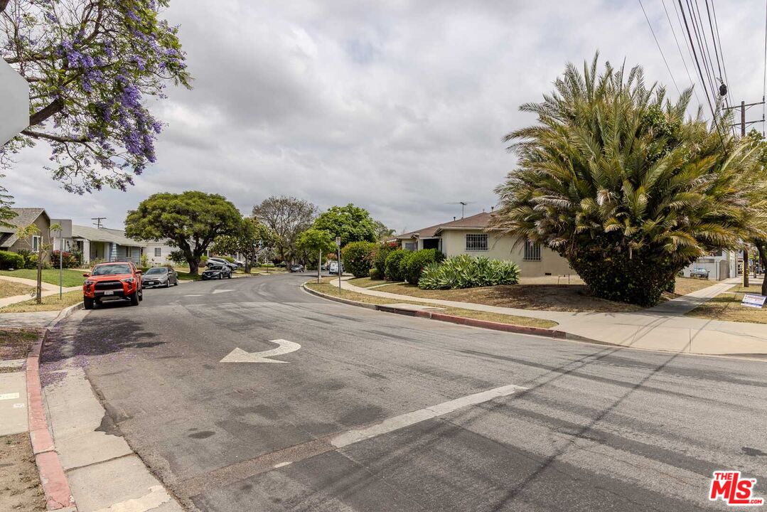 1848 S Ogden Dr