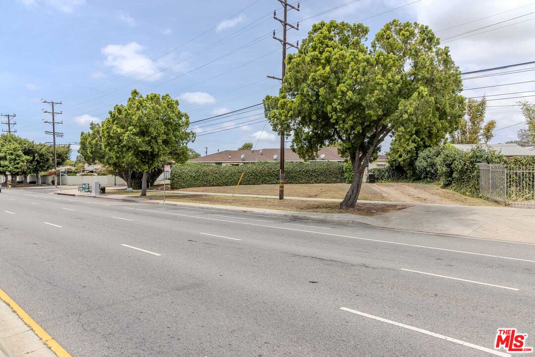 1848 S Ogden Dr