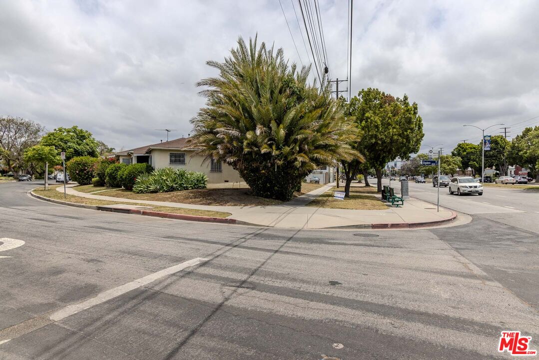 1848 S Ogden Dr