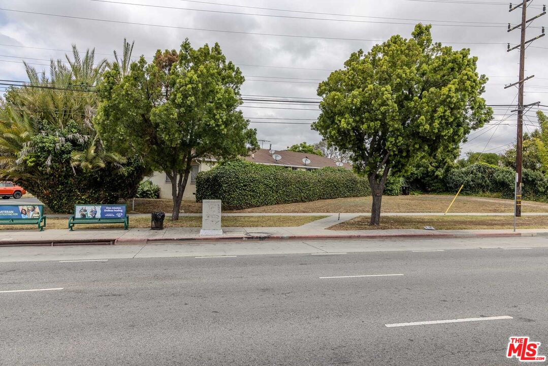 1848 S Ogden Dr