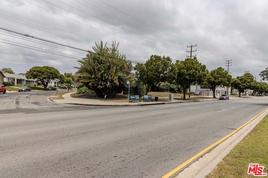 1848 S Ogden Dr