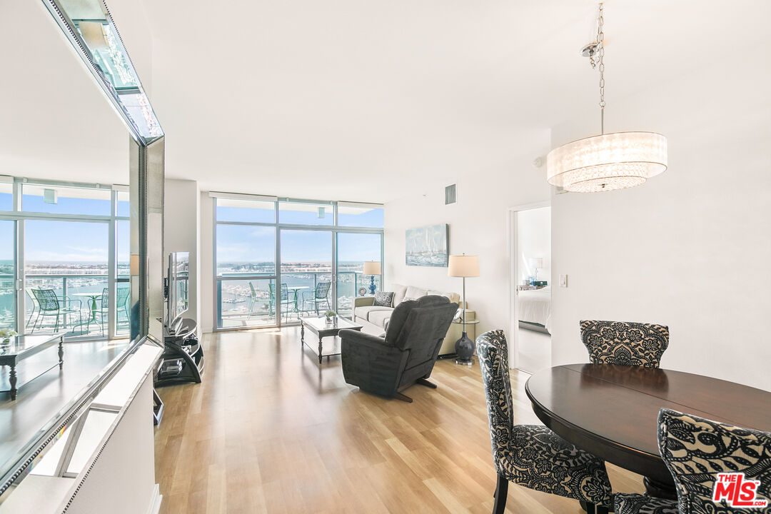 13700 MARINA POINTE DR Unit: 702