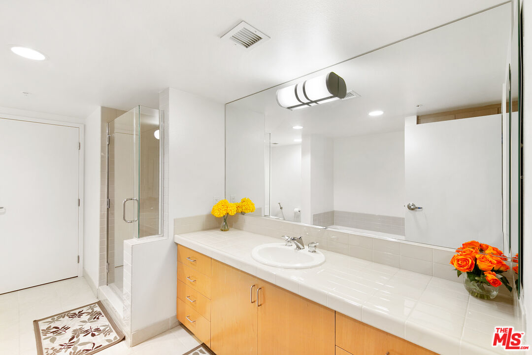 13700 MARINA POINTE DR Unit: 702
