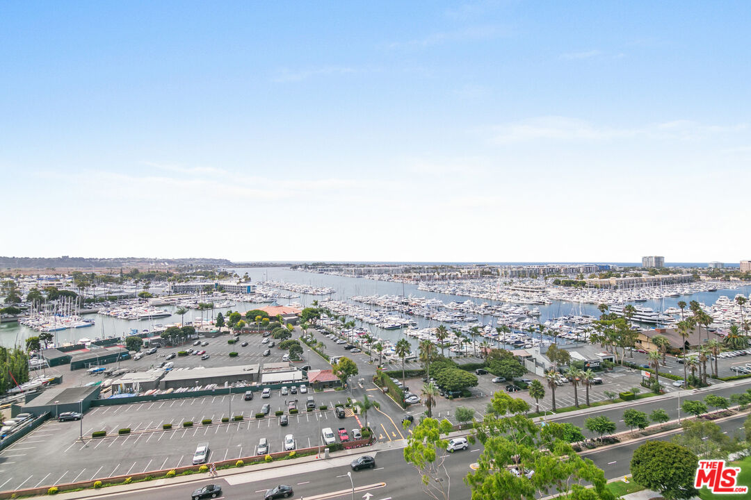 13700 MARINA POINTE DR Unit: 702
