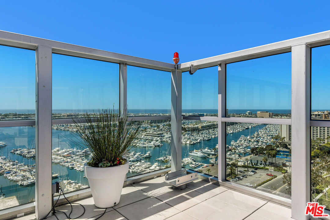 13700 MARINA POINTE DR Unit: 702