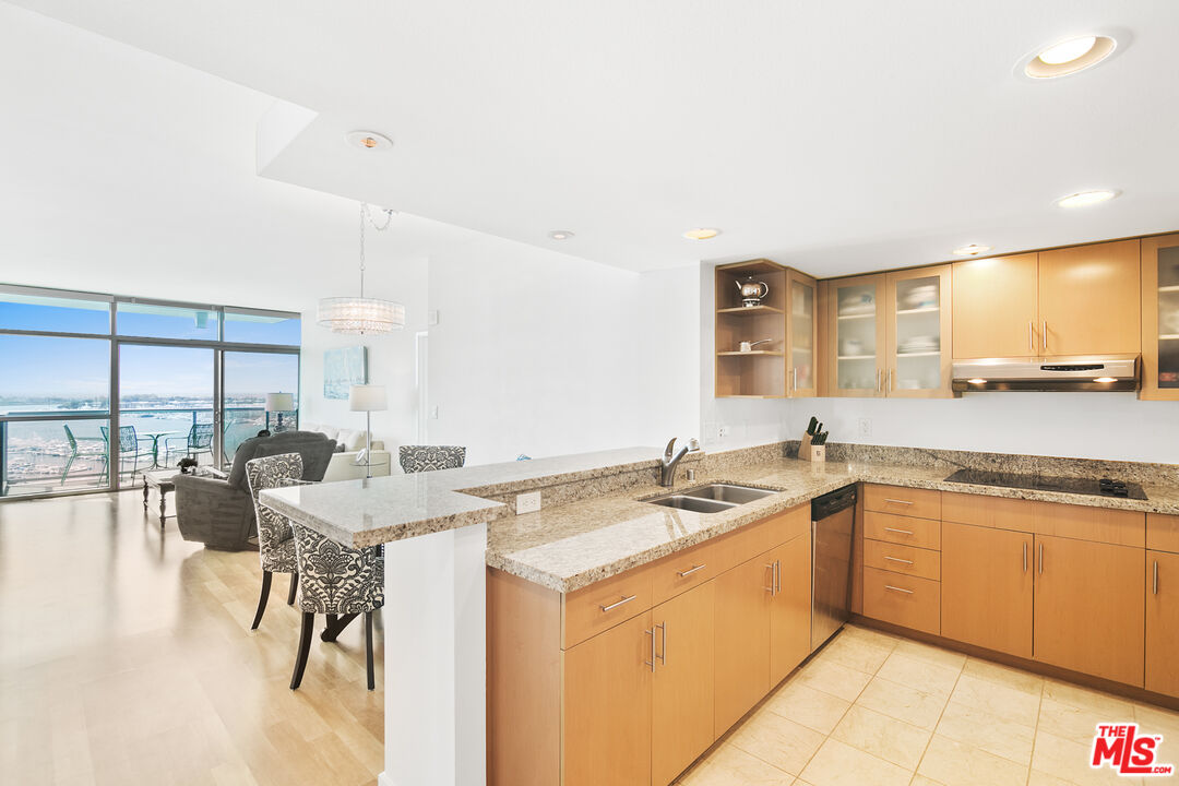 13700 MARINA POINTE DR Unit: 702