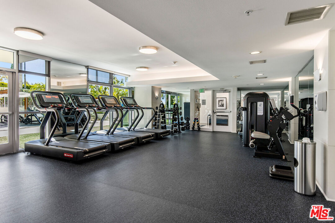 13700 MARINA POINTE DR Unit: 702