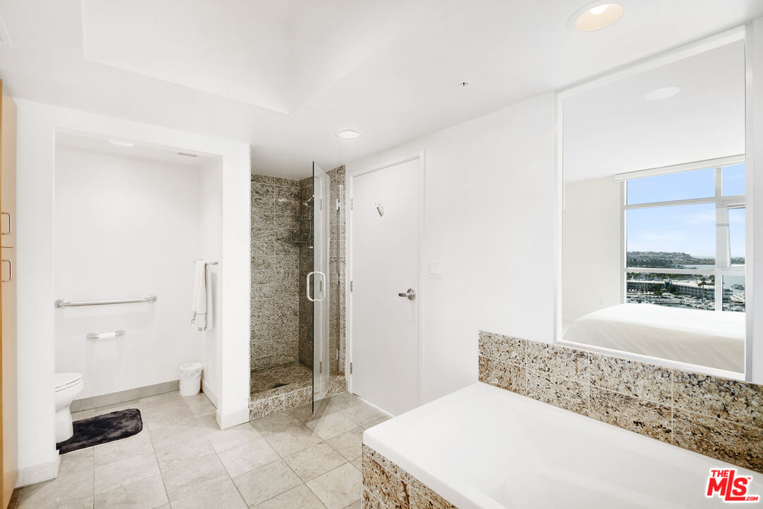 13700 MARINA POINTE DR Unit: 702