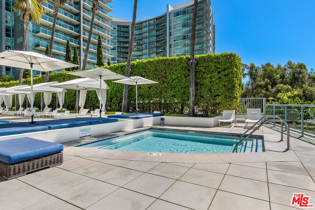 13700 MARINA POINTE DR Unit: 702