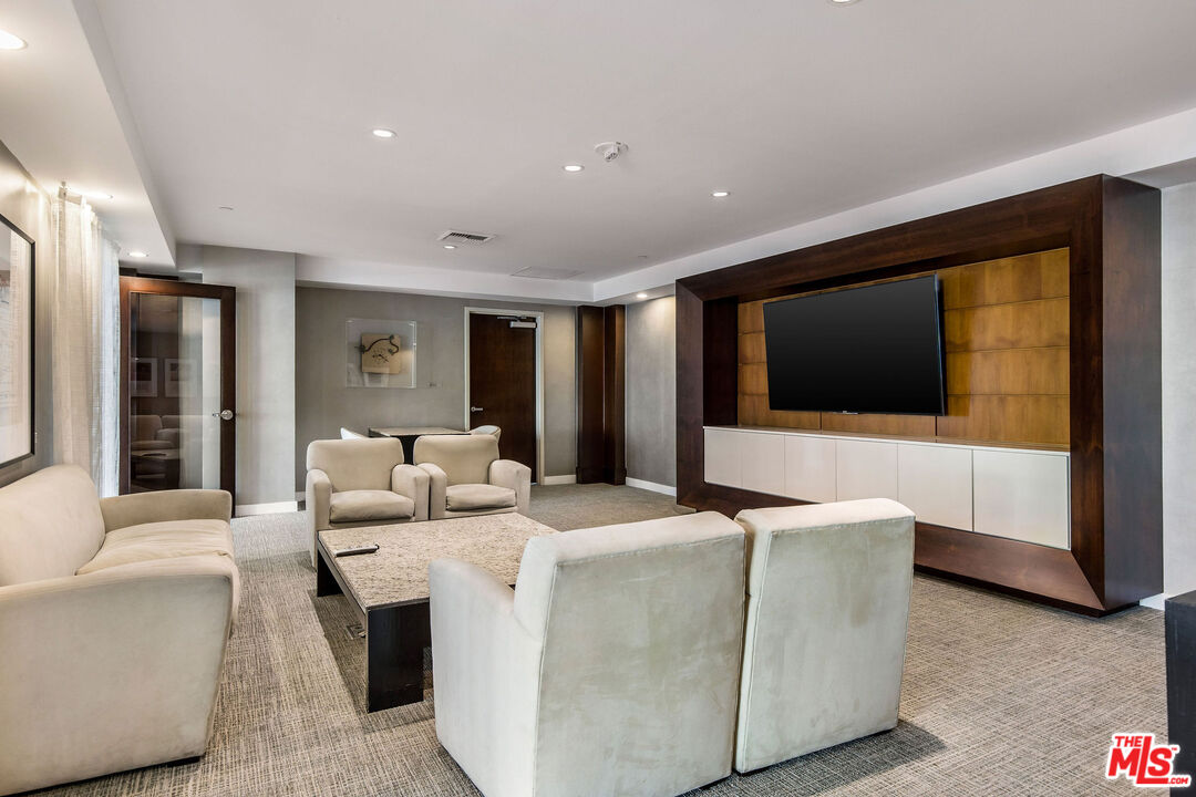 13700 MARINA POINTE DR Unit: 702