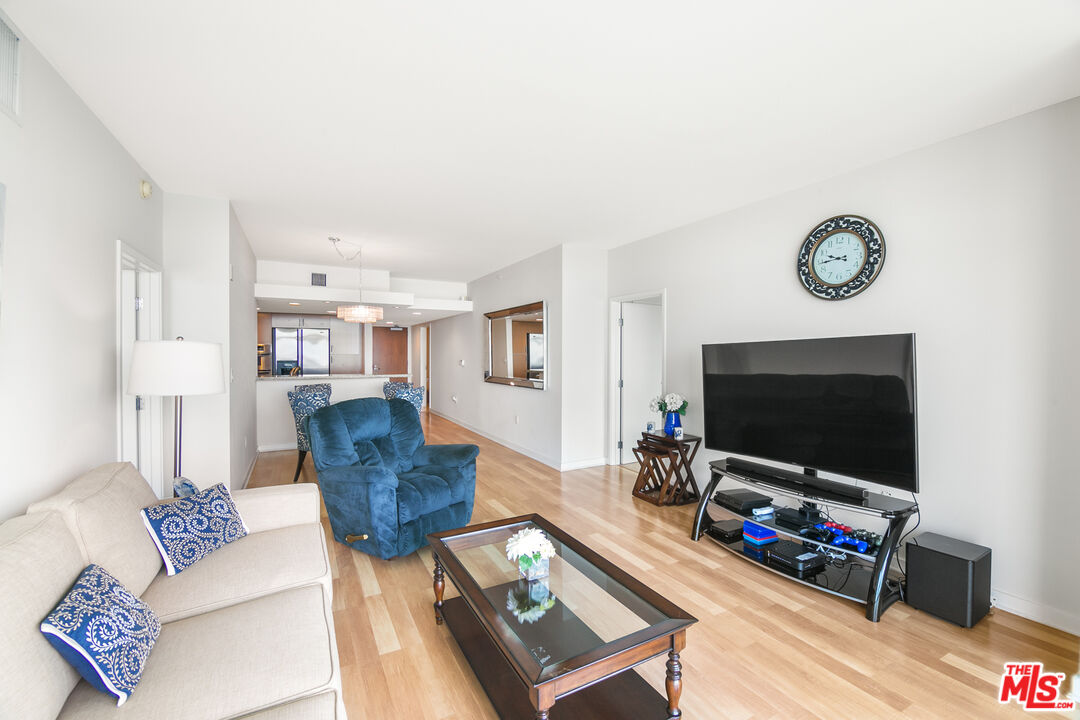 13700 MARINA POINTE DR Unit: 702
