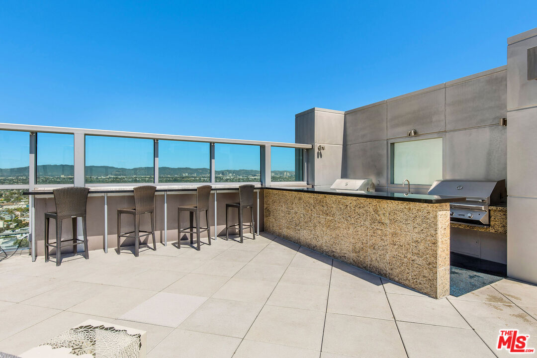 13700 MARINA POINTE DR Unit: 702