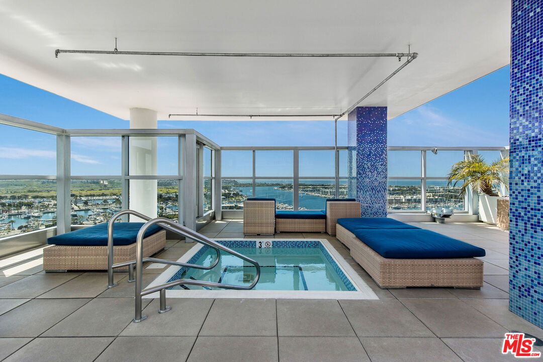 13700 MARINA POINTE DR Unit: 702