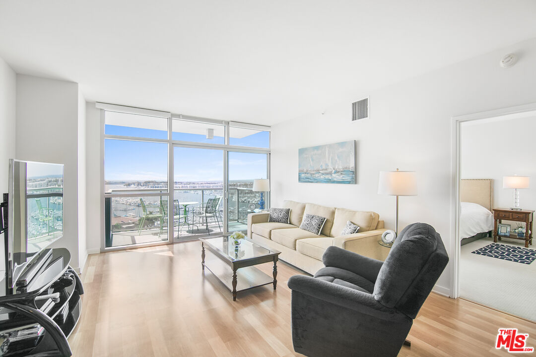 13700 MARINA POINTE DR Unit: 702