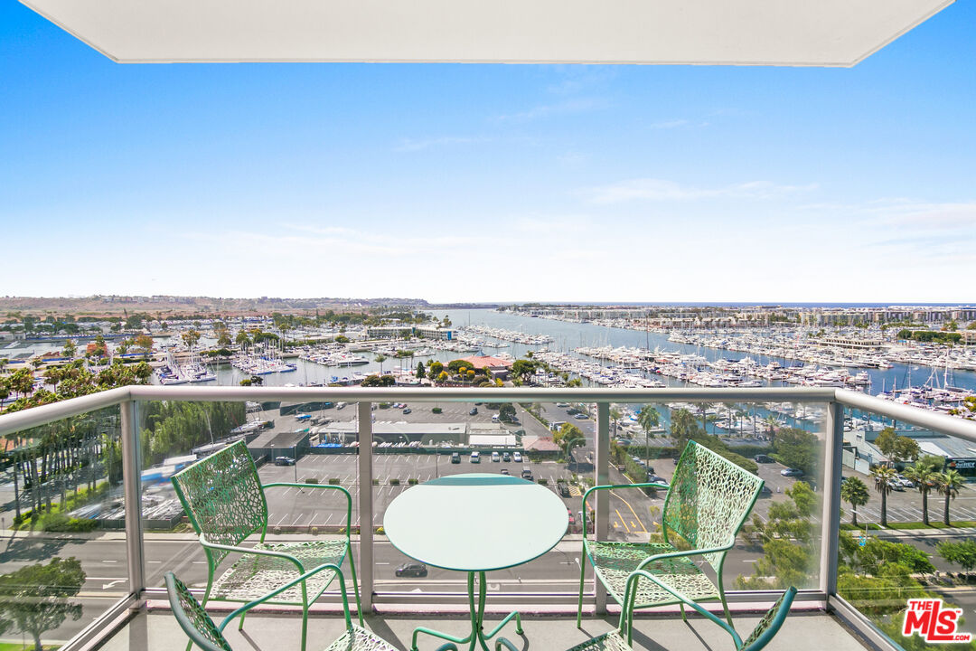 13700 MARINA POINTE DR Unit: 702