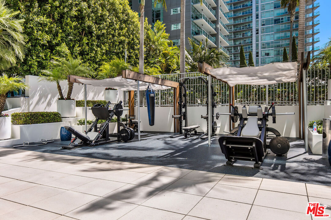 13700 MARINA POINTE DR Unit: 702