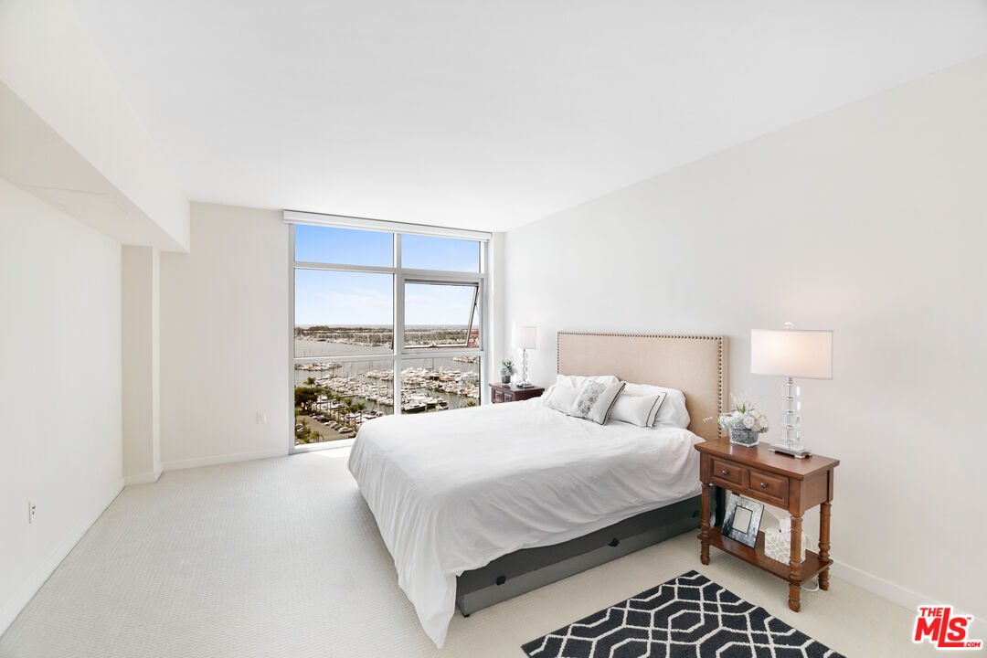 13700 MARINA POINTE DR Unit: 702
