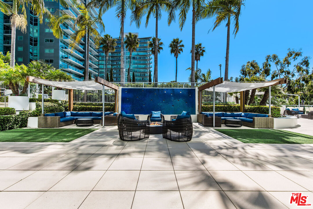 13700 MARINA POINTE DR Unit: 702